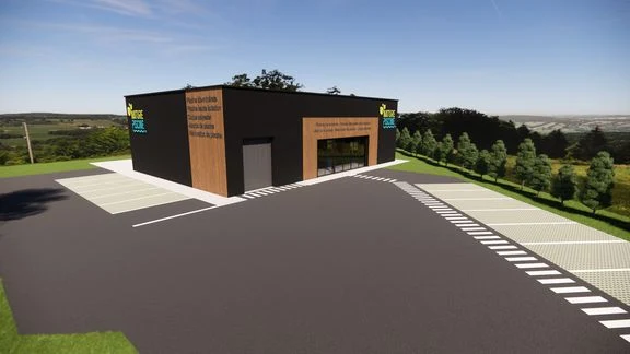 Bâtiment professionnel à bardage sombre et bois, avec accès et stationnement